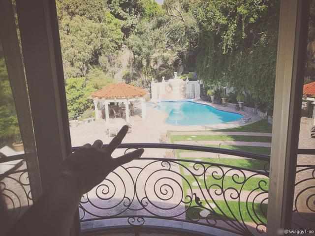 黃子韜秀美國豪華別墅，王思聰：看我把這地皮給買了！