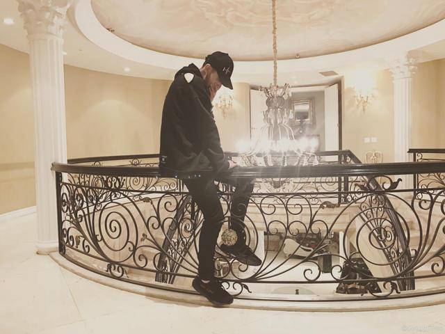 黃子韜秀美國豪華別墅，王思聰：看我把這地皮給買了！