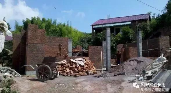 為我新落成的別墅，造了大部分農(nóng)村人都見(jiàn)過(guò)的小火灶！