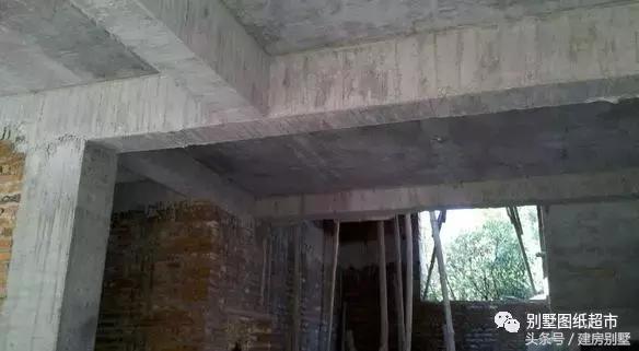 為我新落成的別墅，造了大部分農(nóng)村人都見(jiàn)過(guò)的小火灶！