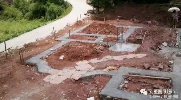 為我新落成的別墅，造了大部分農(nóng)村人都見(jiàn)過(guò)的小火灶！