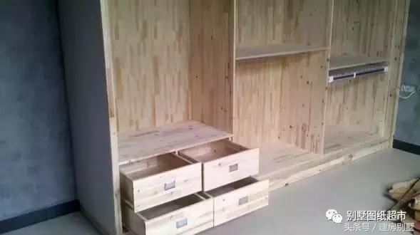 為我新落成的別墅，造了大部分農(nóng)村人都見(jiàn)過(guò)的小火灶！