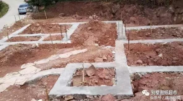 為我新落成的別墅，造了大部分農(nóng)村人都見(jiàn)過(guò)的小火灶！