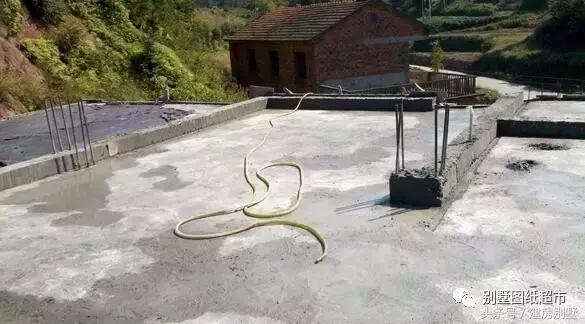 為我新落成的別墅，造了大部分農(nóng)村人都見(jiàn)過(guò)的小火灶！