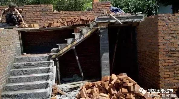 為我新落成的別墅，造了大部分農(nóng)村人都見(jiàn)過(guò)的小火灶！