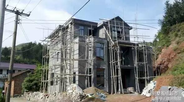 為我新落成的別墅，造了大部分農(nóng)村人都見(jiàn)過(guò)的小火灶！