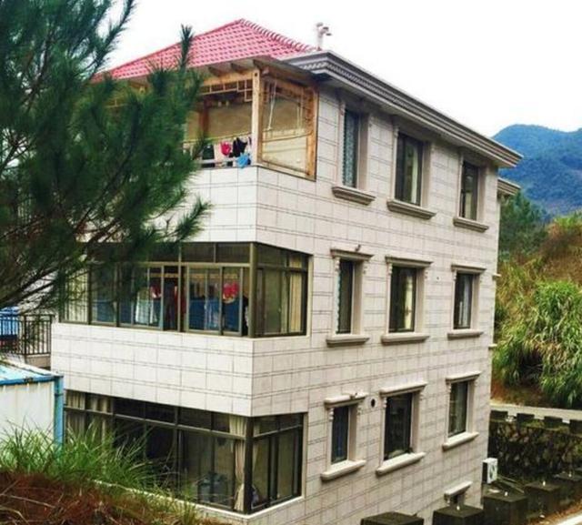 老爸花40W在農(nóng)村蓋這棟別墅，找我相親的姑娘都踏破門檻了！