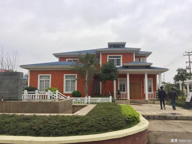 他為90后農(nóng)民蓋別墅，看房還可以用VR