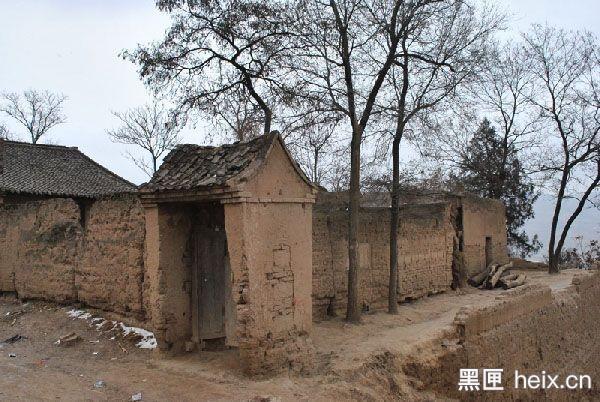 他為90后農(nóng)民蓋別墅，看房還可以用VR