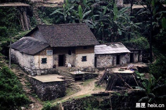 他為90后農(nóng)民蓋別墅，看房還可以用VR