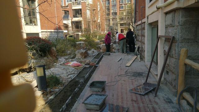 花了幾百萬買了別墅，發(fā)現開發(fā)商建的院子太差，自己從新建！