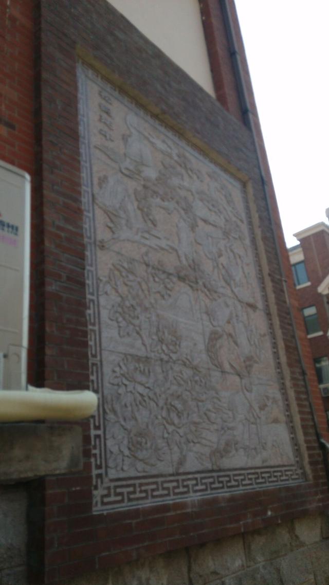 花了幾百萬買了別墅，發(fā)現開發(fā)商建的院子太差，自己從新建！