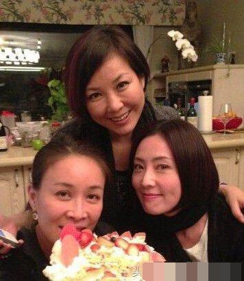 那英北京8000萬豪裝被扒，獨(dú)棟別墅裝修如“綠洲公園”！美膩！