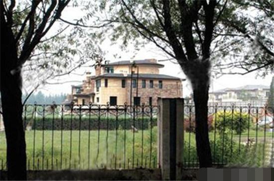 那英北京8000萬豪裝被扒，獨(dú)棟別墅裝修如“綠洲公園”！美膩！