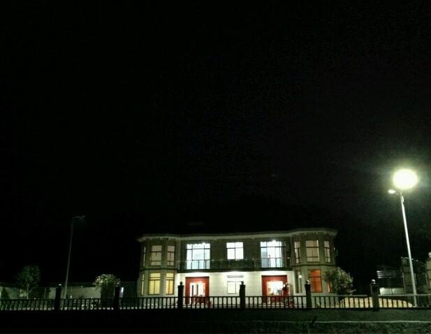 曬曬公公花100多萬的農(nóng)村小別墅，最喜歡院子里的草坪和大魚池！