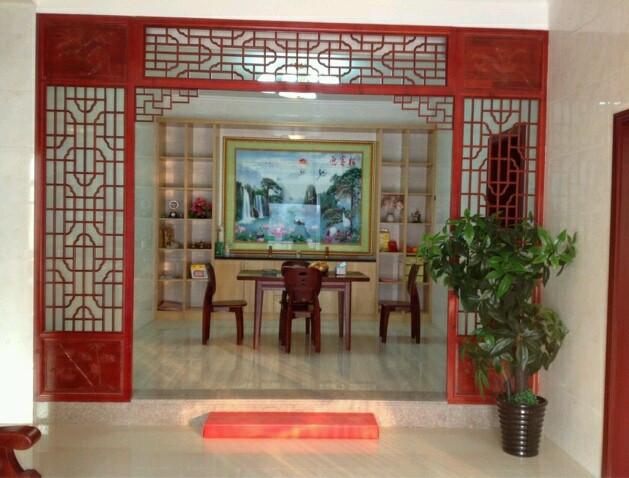 曬曬公公花100多萬的農(nóng)村小別墅，最喜歡院子里的草坪和大魚池！