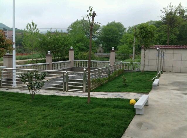 曬曬公公花100多萬的農(nóng)村小別墅，最喜歡院子里的草坪和大魚池！