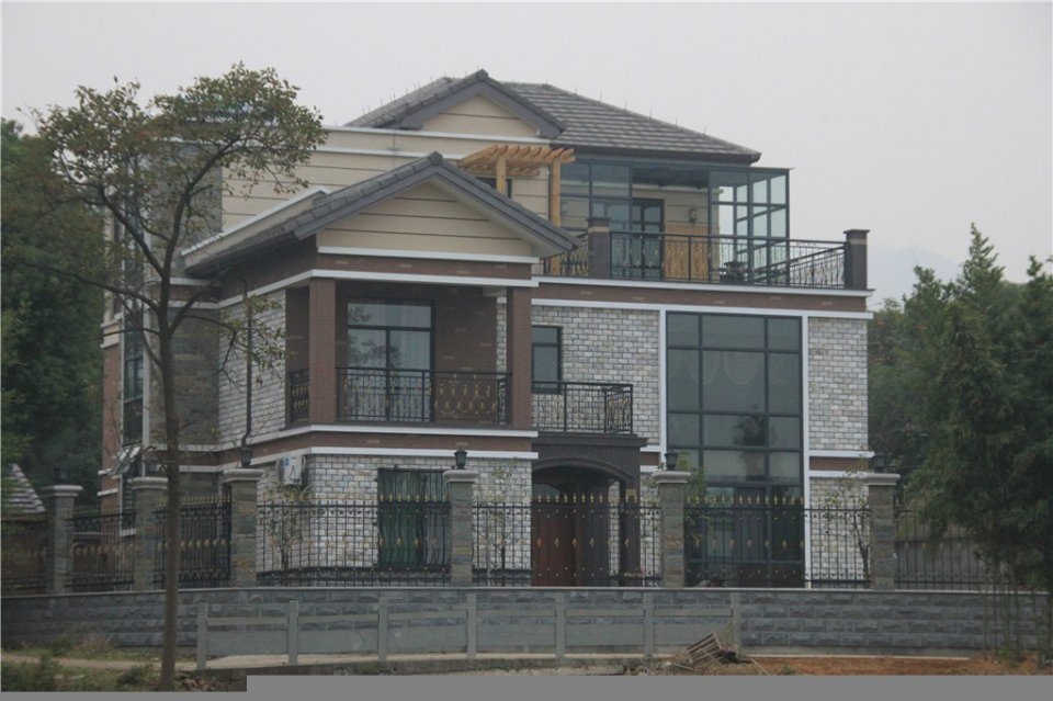 農(nóng)村小伙建了套新式別墅，居然比效果圖還好看！