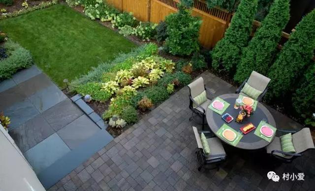 兄弟倆回家鄉(xiāng)自建雙拼別墅，有車庫有庭院，看完不信你不贊