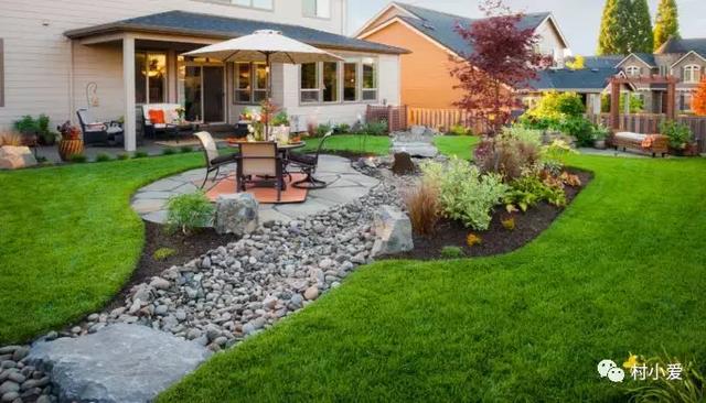 兄弟倆回家鄉(xiāng)自建雙拼別墅，有車庫有庭院，看完不信你不贊