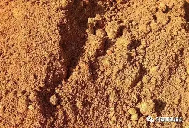 農(nóng)村自建房基礎(chǔ)施工這么做才能又穩(wěn)又安全，別再花冤枉錢了