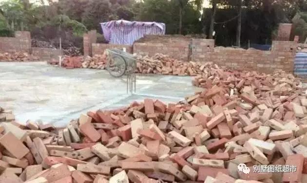 農(nóng)村自建房基礎(chǔ)施工這么做才能又穩(wěn)又安全，別再花冤枉錢了