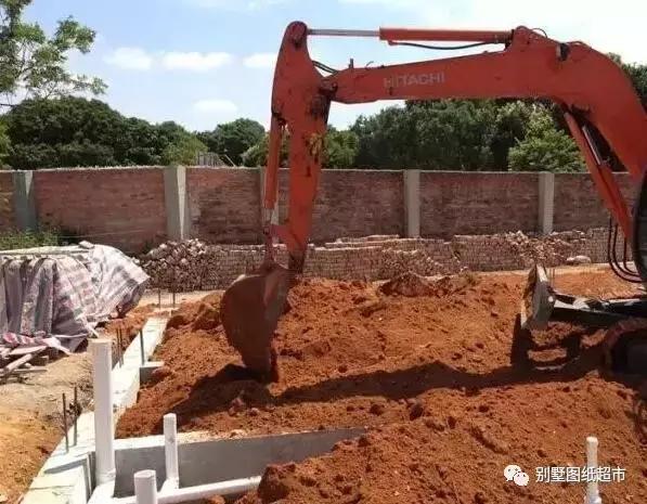 農(nóng)村自建房基礎(chǔ)施工這么做才能又穩(wěn)又安全，別再花冤枉錢了