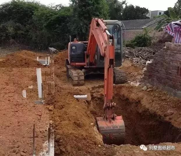農(nóng)村自建房基礎(chǔ)施工這么做才能又穩(wěn)又安全，別再花冤枉錢了