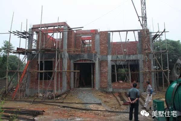 90后小伙自建三層別墅，丈母娘歡喜的不要不要的