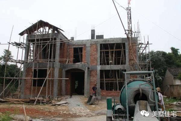 90后小伙自建三層別墅，丈母娘歡喜的不要不要的