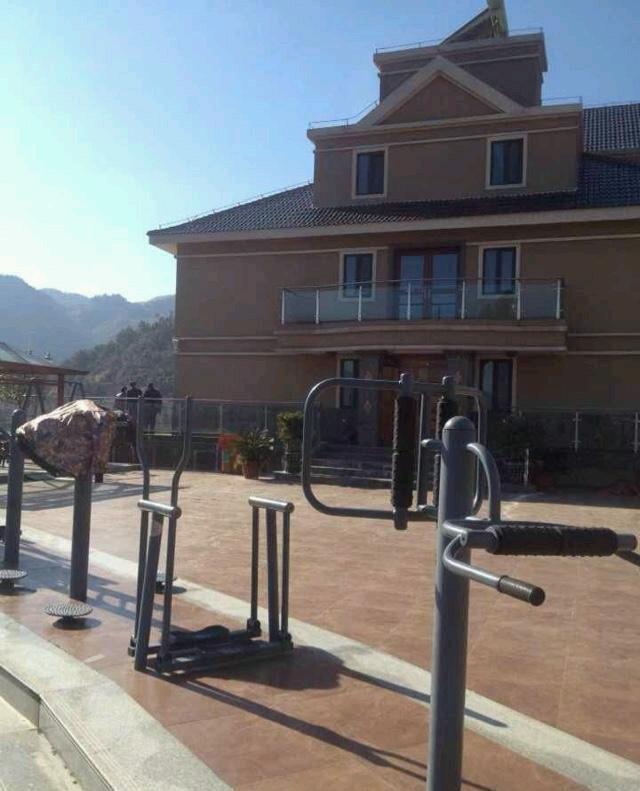 曬曬我家2000平山村小別墅，光裝修花了200多萬！