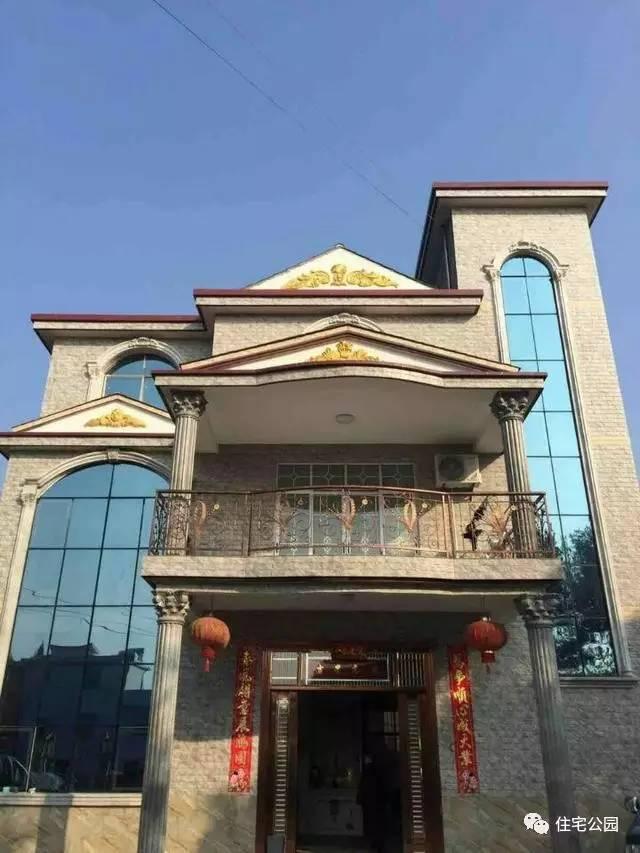 10X11米農(nóng)村方正3層別墅，露臺帶車庫，33萬建成？實拍！