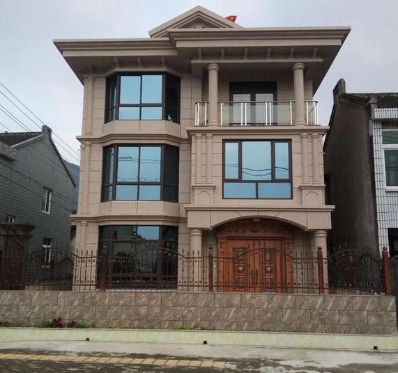 農村土豪蓋別墅，城里人見了都說“牛掰”！