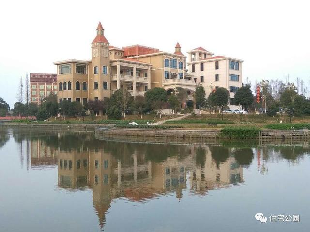 實(shí)拍江西農(nóng)民回鄉(xiāng)蓋別墅，占地一畝規(guī)模宏大堪比城堡