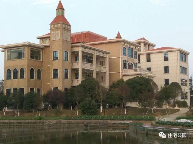 實(shí)拍江西農(nóng)民回鄉(xiāng)蓋別墅，占地一畝規(guī)模宏大堪比城堡