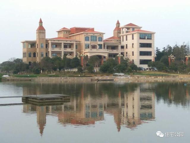 實(shí)拍江西農(nóng)民回鄉(xiāng)蓋別墅，占地一畝規(guī)模宏大堪比城堡