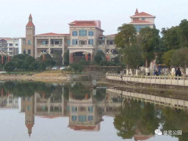 實(shí)拍江西農(nóng)民回鄉(xiāng)蓋別墅，占地一畝規(guī)模宏大堪比城堡