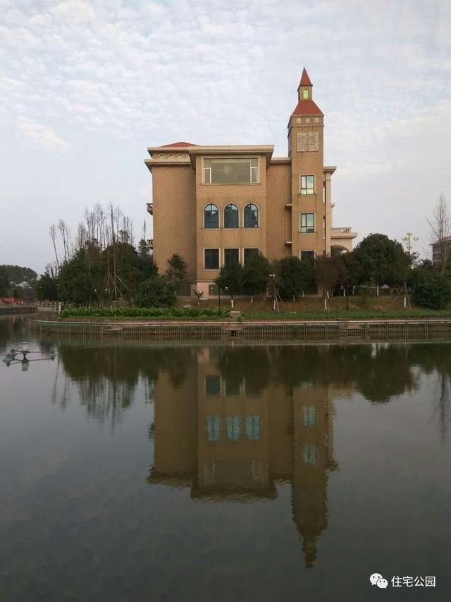 實(shí)拍江西農(nóng)民回鄉(xiāng)蓋別墅，占地一畝規(guī)模宏大堪比城堡