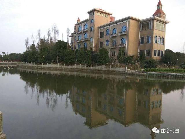 實(shí)拍江西農(nóng)民回鄉(xiāng)蓋別墅，占地一畝規(guī)模宏大堪比城堡