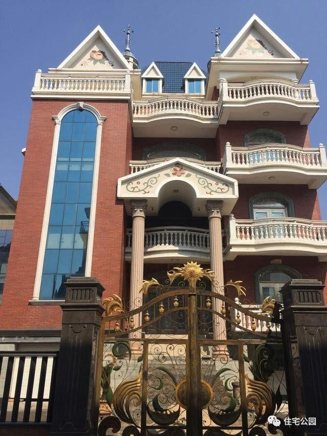 網(wǎng)友實(shí)拍現(xiàn)代農(nóng)村生活，有房有車(chē)有別墅，羨慕嗎？