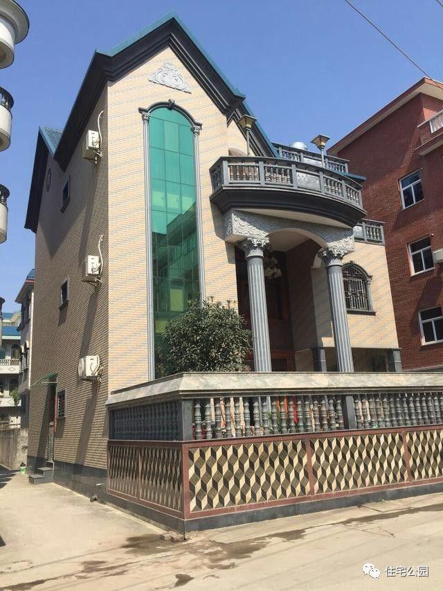 網(wǎng)友實(shí)拍現(xiàn)代農(nóng)村生活，有房有車(chē)有別墅，羨慕嗎？