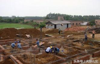 每人30萬建兩棟大別墅，城里人都嫉妒！