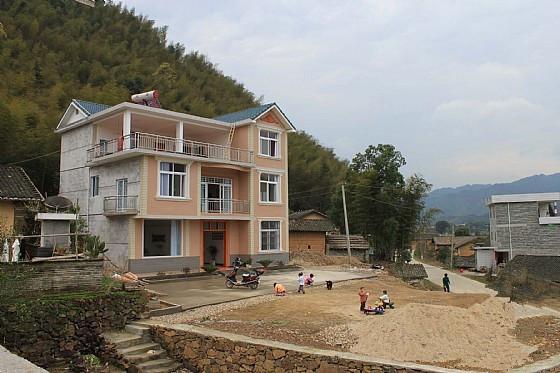 直擊：農(nóng)村上百萬的自建別墅，10年后是升值還是貶值？