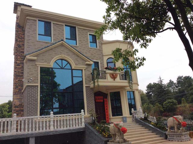 花費上百萬蓋好的別墅終于完工，文化磚外墻裝飾，就是好看