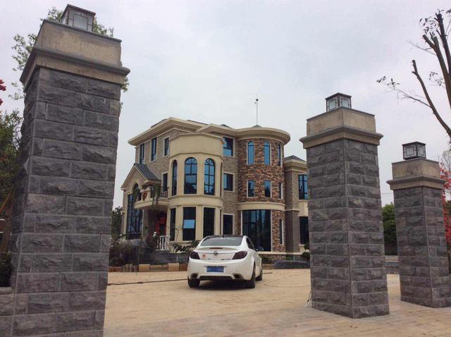 花費上百萬蓋好的別墅終于完工，文化磚外墻裝飾，就是好看