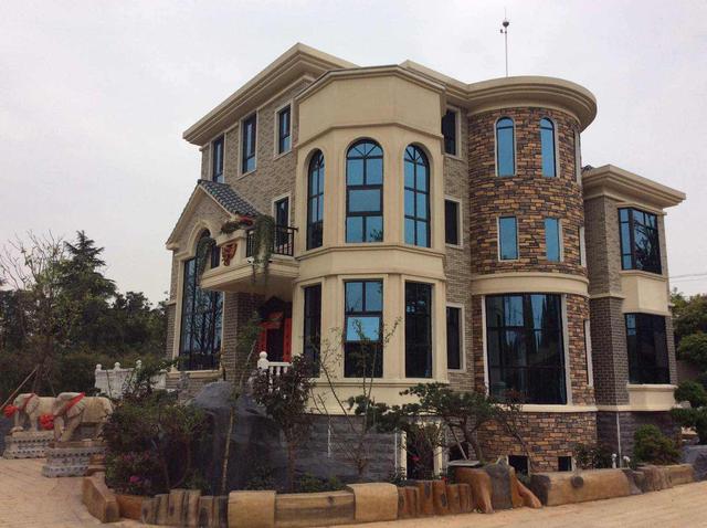花費上百萬蓋好的別墅終于完工，文化磚外墻裝飾，就是好看