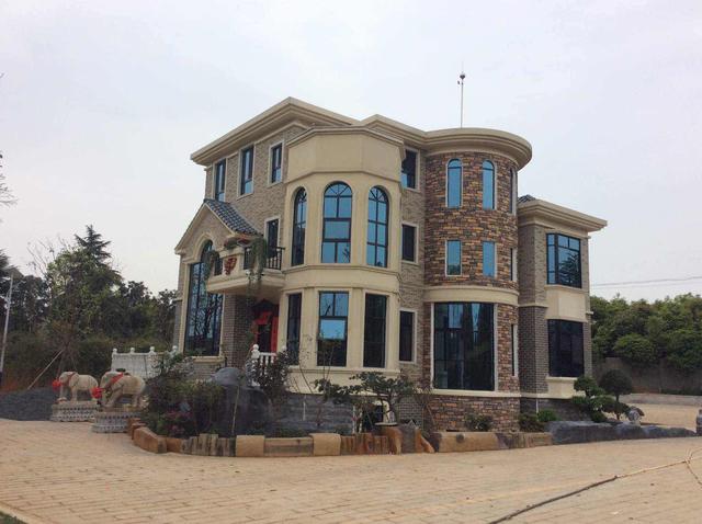 花費上百萬蓋好的別墅終于完工，文化磚外墻裝飾，就是好看