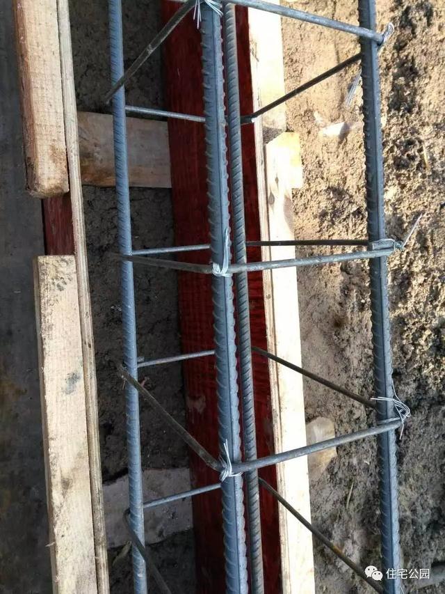 基礎(chǔ)被大雨泡透，圈梁又尺寸太小，我這三層別墅該怎么辦？