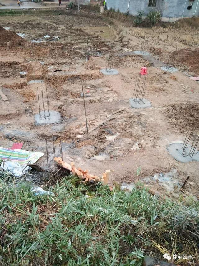 基礎(chǔ)被大雨泡透，圈梁又尺寸太小，我這三層別墅該怎么辦？