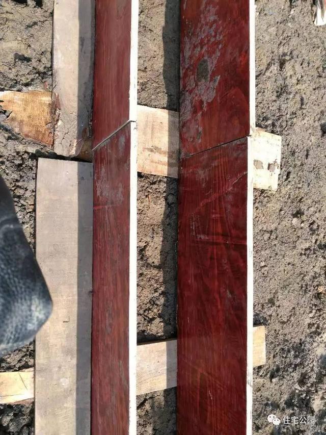 基礎(chǔ)被大雨泡透，圈梁又尺寸太小，我這三層別墅該怎么辦？